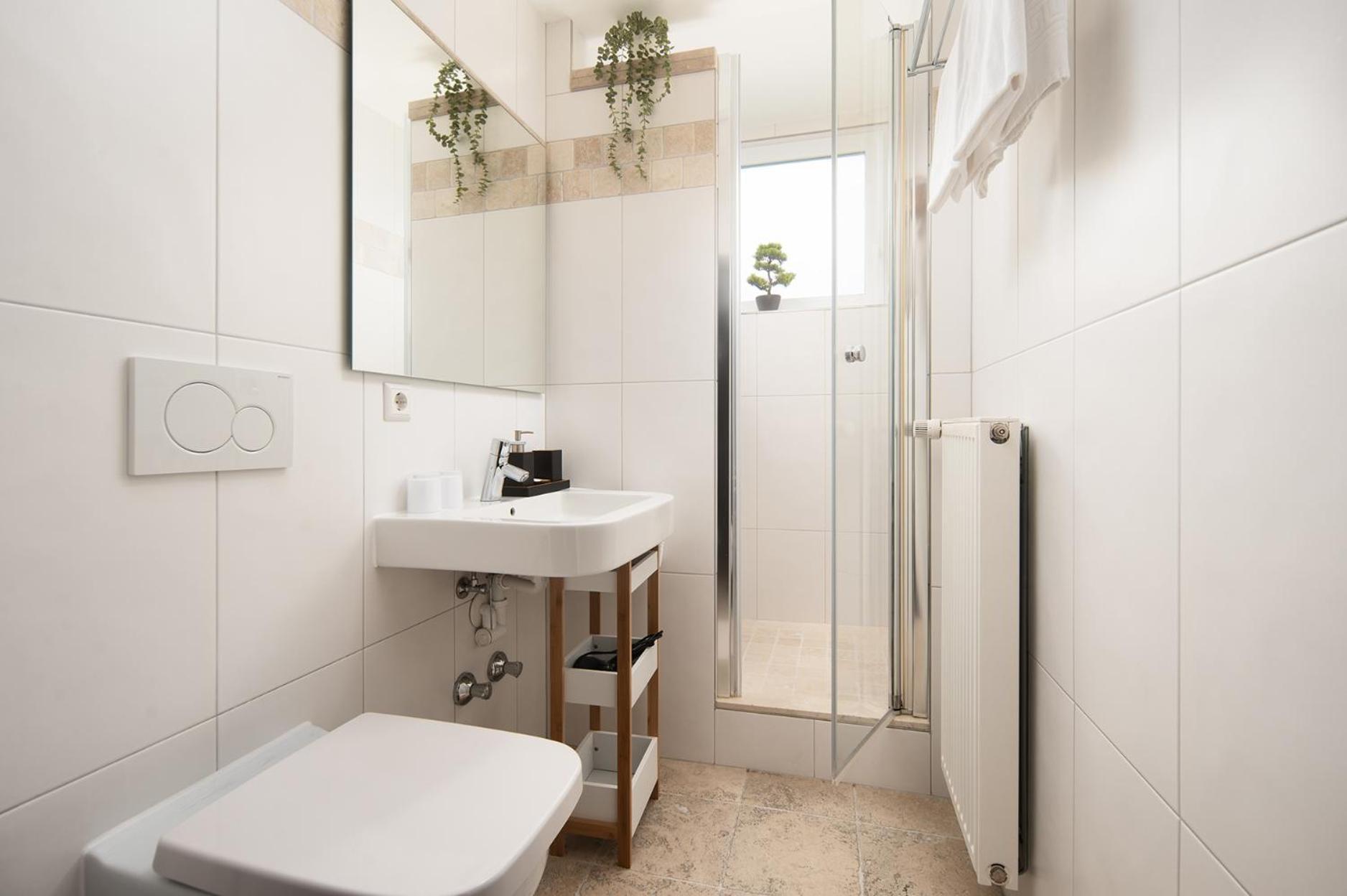 Hotel Vier Jahreszeiten Therme & Kliniken Bad Krozingen Naehe Freiburg & Schwarzwald Ideal Fuer Wellness Kur & Business Ausfluege 24H Check In- Wlan & Parken Gratis Eksteriør billede