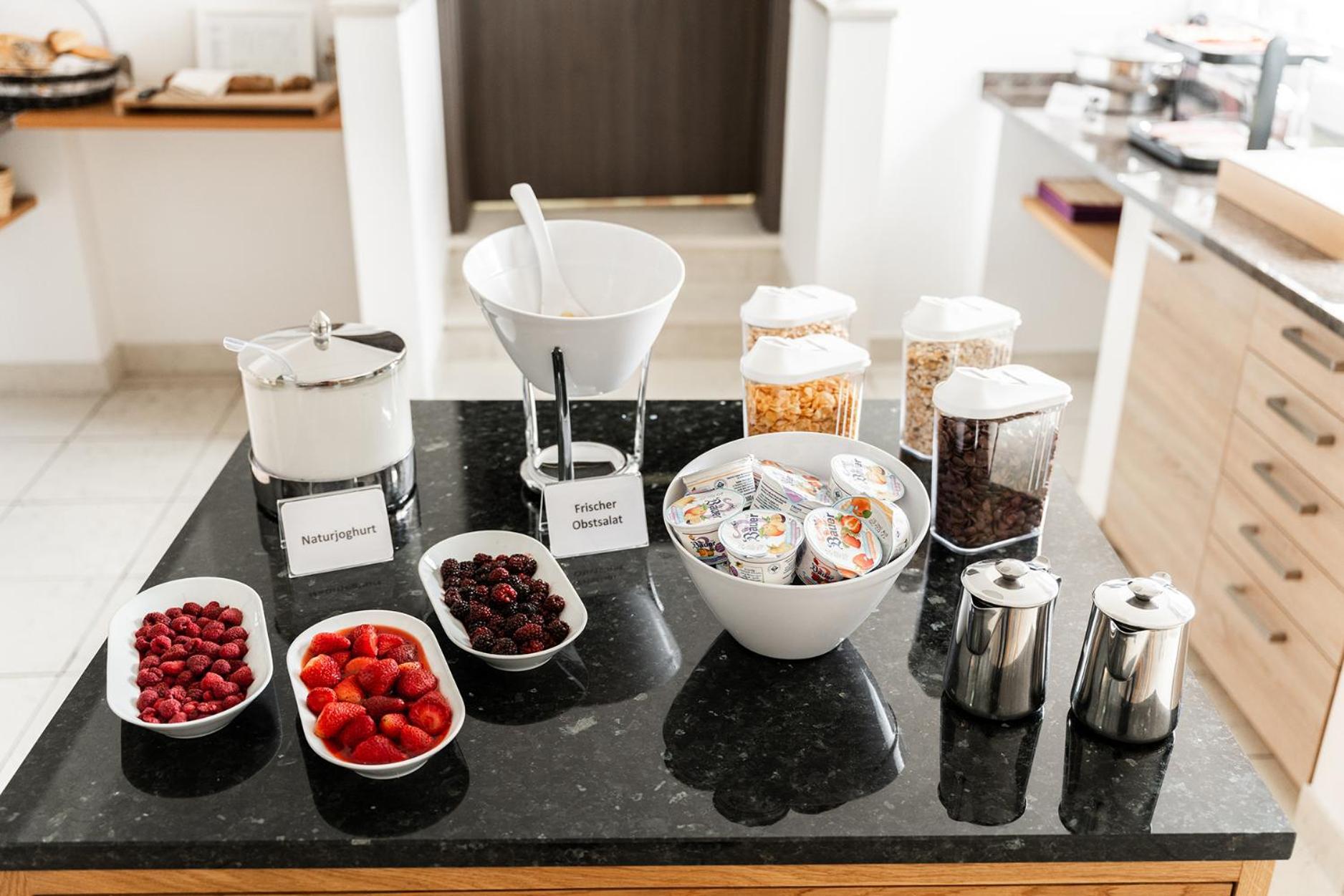 Hotel Vier Jahreszeiten Therme & Kliniken Bad Krozingen Naehe Freiburg & Schwarzwald Ideal Fuer Wellness Kur & Business Ausfluege 24H Check In- Wlan & Parken Gratis Eksteriør billede