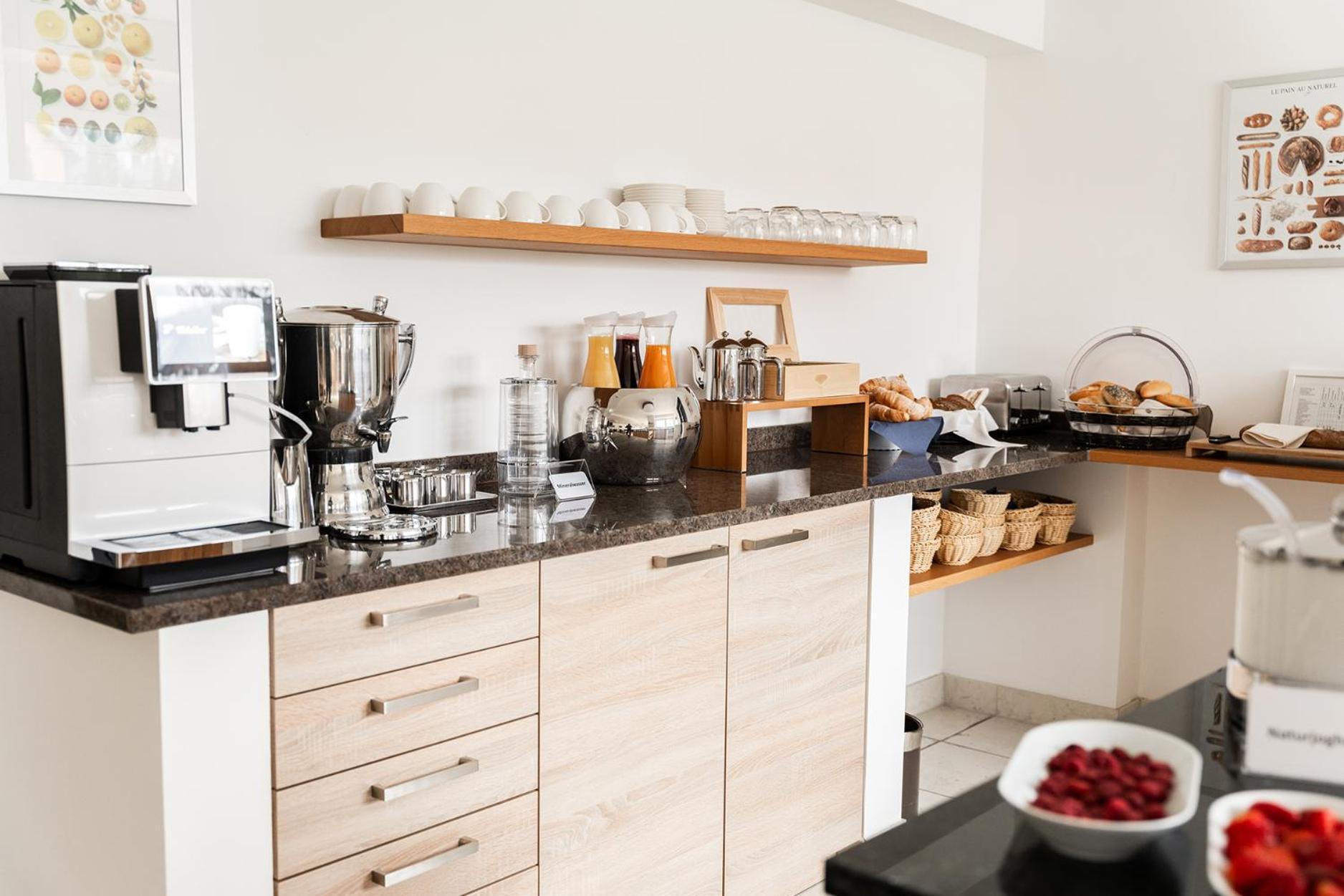 Hotel Vier Jahreszeiten Therme & Kliniken Bad Krozingen Naehe Freiburg & Schwarzwald Ideal Fuer Wellness Kur & Business Ausfluege 24H Check In- Wlan & Parken Gratis Eksteriør billede