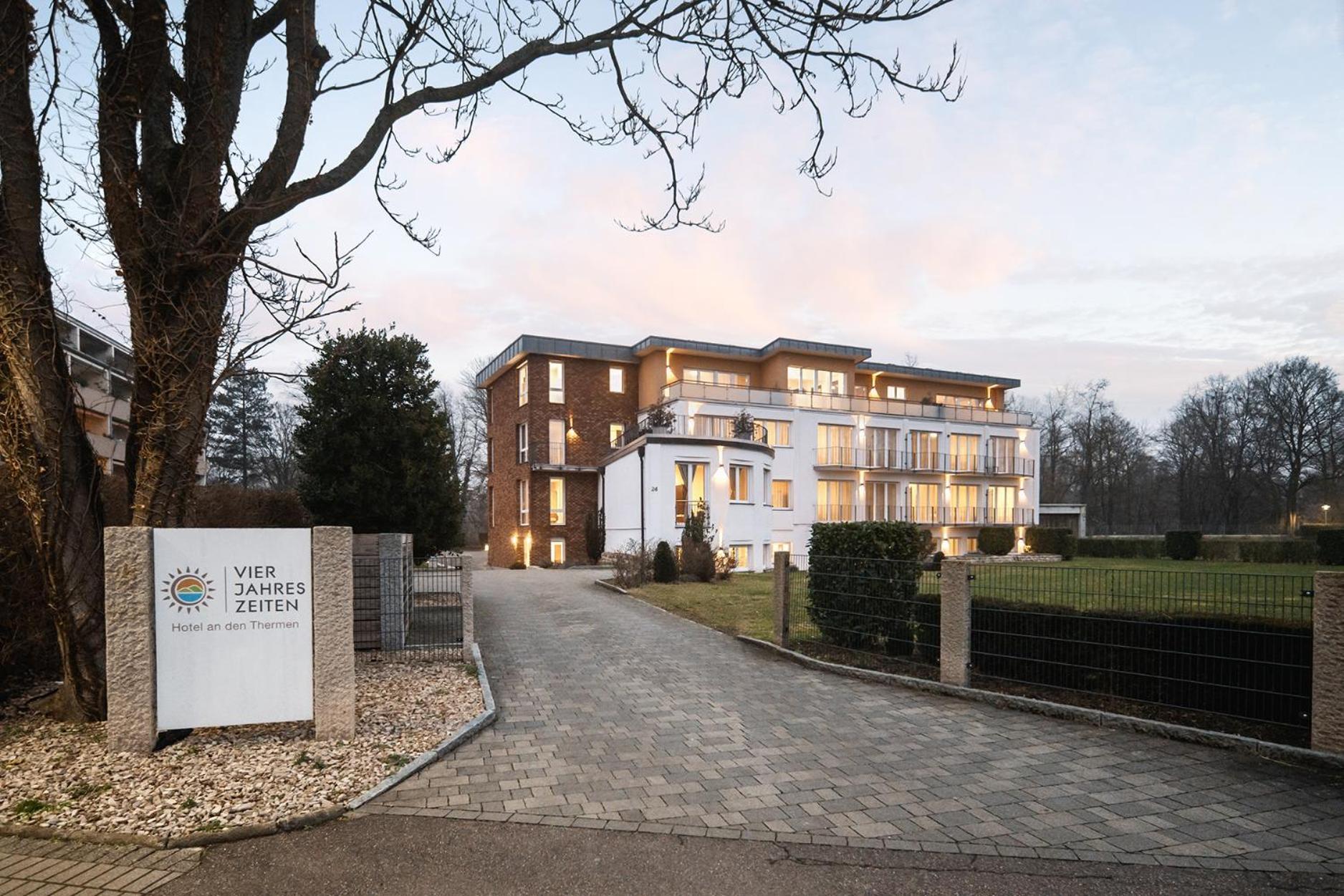 Hotel Vier Jahreszeiten Therme & Kliniken Bad Krozingen Naehe Freiburg & Schwarzwald Ideal Fuer Wellness Kur & Business Ausfluege 24H Check In- Wlan & Parken Gratis Eksteriør billede