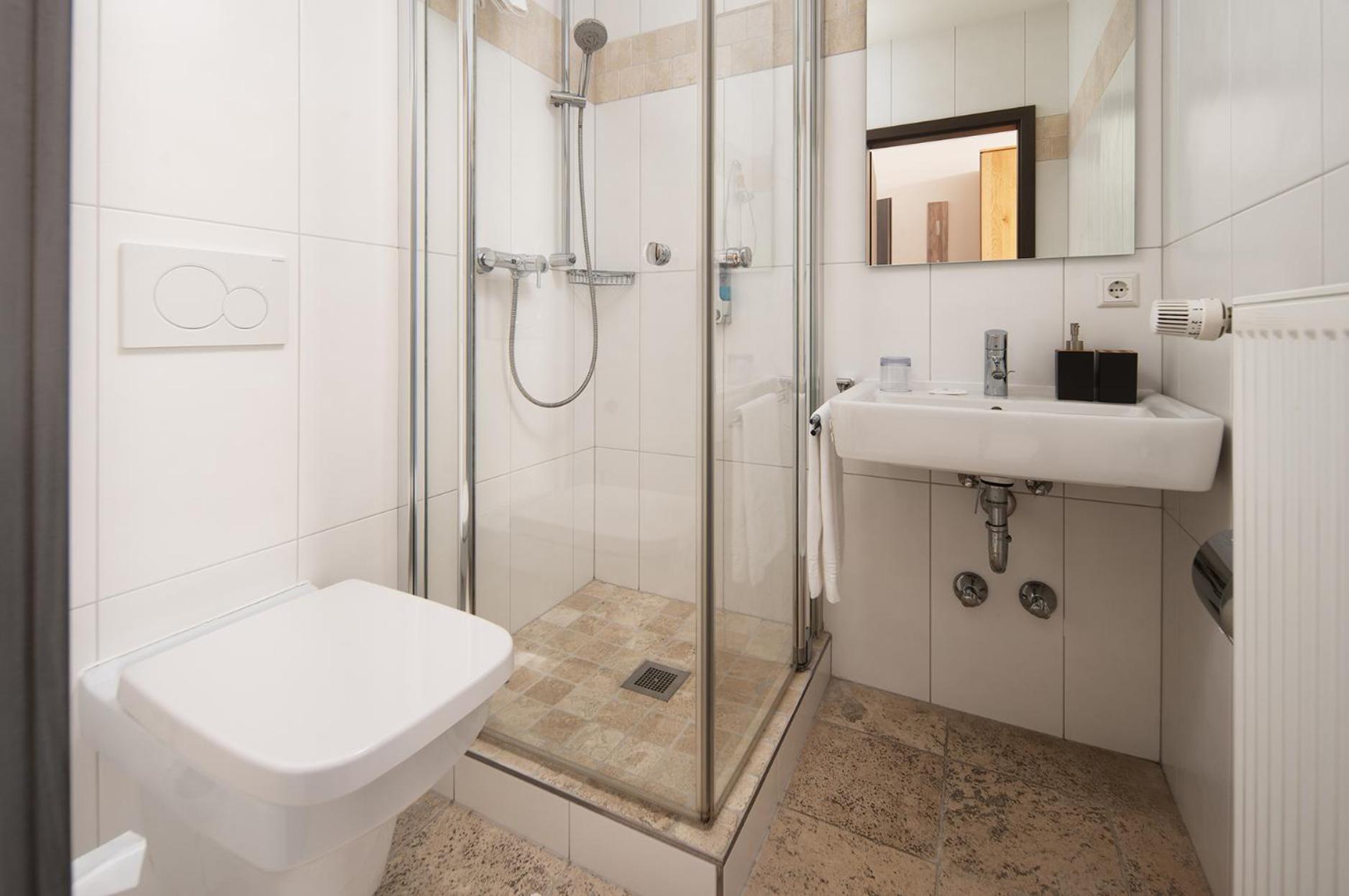 Hotel Vier Jahreszeiten Therme & Kliniken Bad Krozingen Naehe Freiburg & Schwarzwald Ideal Fuer Wellness Kur & Business Ausfluege 24H Check In- Wlan & Parken Gratis Eksteriør billede