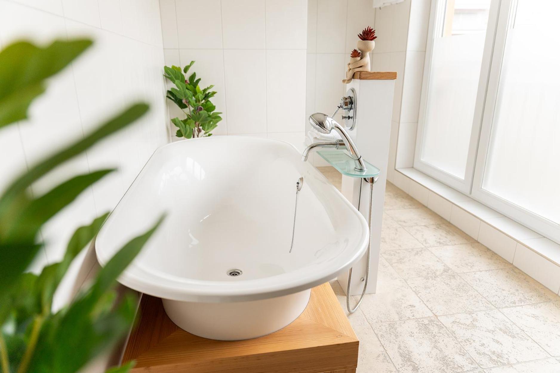 Hotel Vier Jahreszeiten Therme & Kliniken Bad Krozingen Naehe Freiburg & Schwarzwald Ideal Fuer Wellness Kur & Business Ausfluege 24H Check In- Wlan & Parken Gratis Eksteriør billede